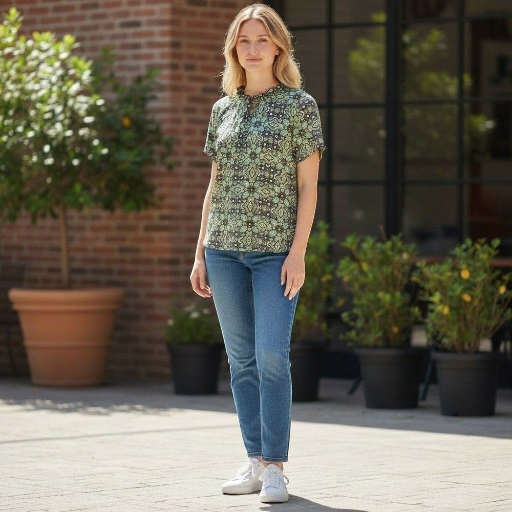 Koret Women Green Geometric Kaleidoscope Print Ruffle Neck Short Sleeve Top L
